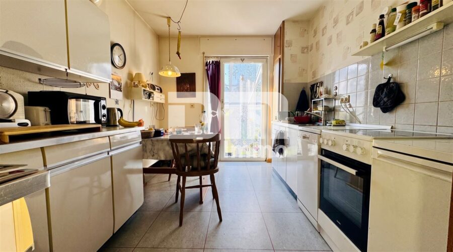 Solides Ein- bis Zweifamilienhaus mit Wintergarten + und Wintergarten als solide Kapitalanlage - EG WE1 Küche / EBK / Zugang Wintergarten